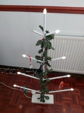 A 44.ins L x 28.ins W White