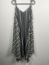 Ladies Aztec Print Dipped Hem