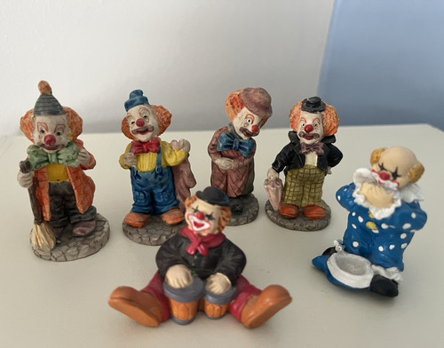 Clown figurines - 6,