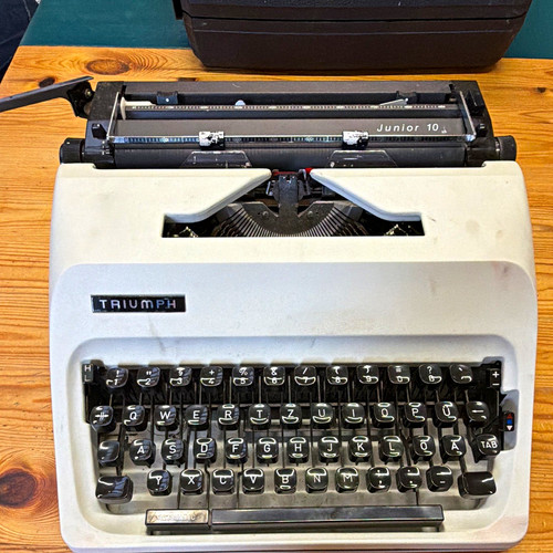Triumph junior typewriter - junior,