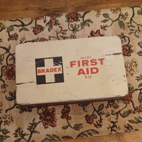 Vintage bradex mini first aid - first,