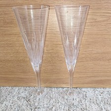 Pair Genuine Vera Wang Wedgwood Duchesse Toasting Champagne Flutes Glasses.