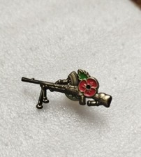 Poppie pin badge rifle - badge,