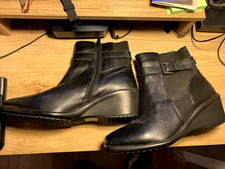  BLACK LEATHER LADIES BOOTS