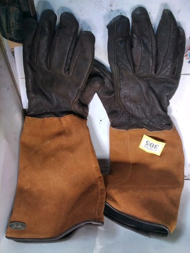 Gloves vintage veteran car - vintage,