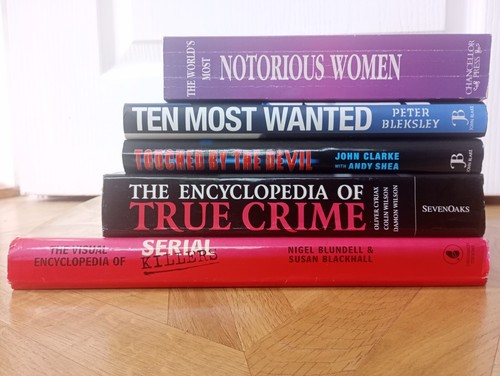 Bundle true crime books - of,
