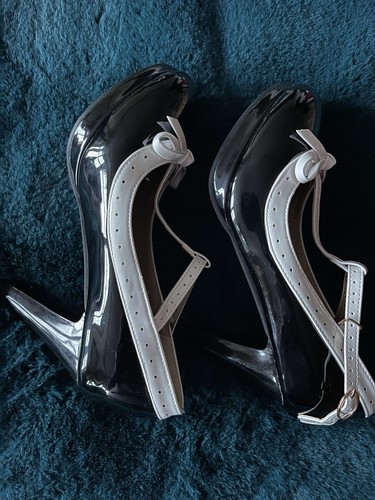Women black and white - women’s,