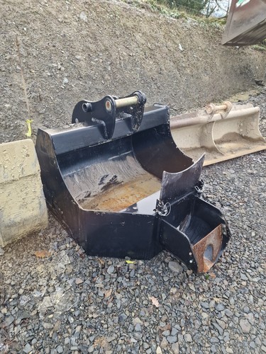 Concrete pouring bucket - concrete,