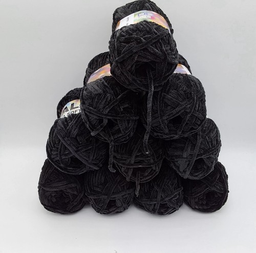 Black knitting crochet - black,