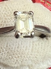 Stunning Platinum 0.81 ct