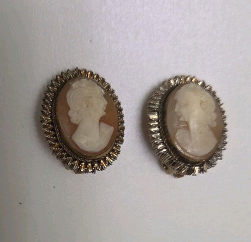 Vintage 1950s carved shell - 1950s,