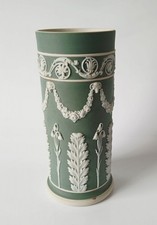Wedgwood Jasperware Green White Dip Acanthus & Bellflowers Spill Vase 5 3/4 Inch