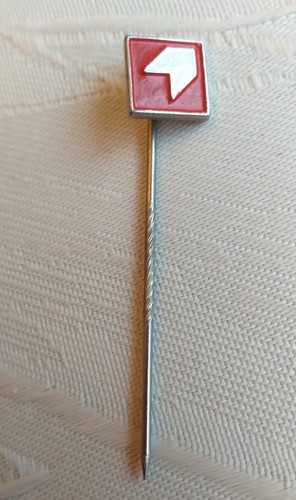 Arrow stick pin badge - pin,