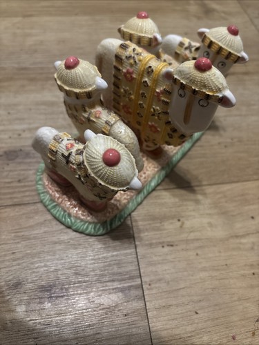 Border fine arts ewe - border, &