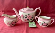 VINTAGE GIBSON TEAPOT MILK & SUGAR SET  PINK ROSES NEW O/S WITH LABELS C1950s
