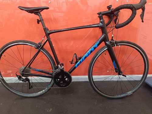 Giant contend road bike - sl,