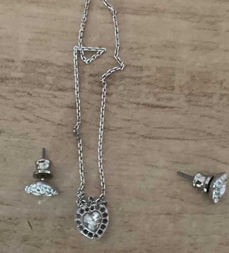 Stunning swarovski silver - stunning,