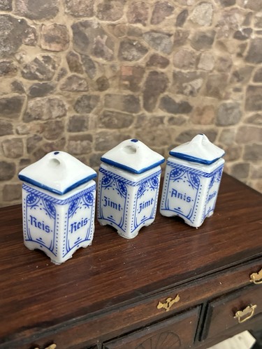 Dolls house scale - house,