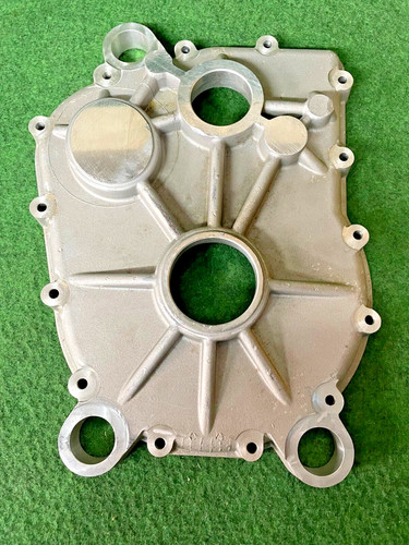 Reverse gearbox casing left - reverse,
