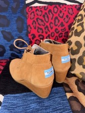 TOMS women’s Wedge Heel Tan Suede Shoes Sz W7 UK 5 Bnwot