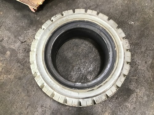 Magnum solideal 28x9 tires - 28x9-15,