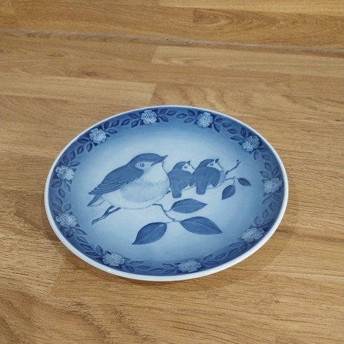 1982 mothers day plate - 1982.,