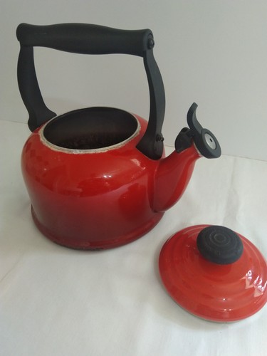 Creuset stove top kettle - le,
