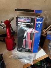 Sealy Air Hydraulic Riveter SA31 Including A Box Of Rivets