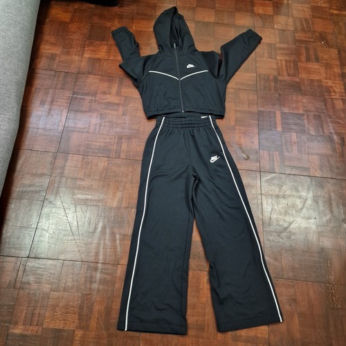 Bnwt girls nike sportswear - girls,