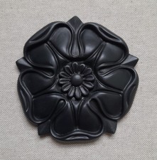 A 10cm black resin not oak
