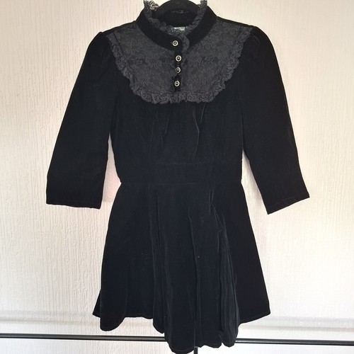 Heart and roses black - and, velvet
