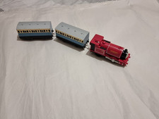Thomas The Tank & Friends TOMY Trackmaster MOTORIZED SKARLOEY TRAIN PLUS 2 COACH