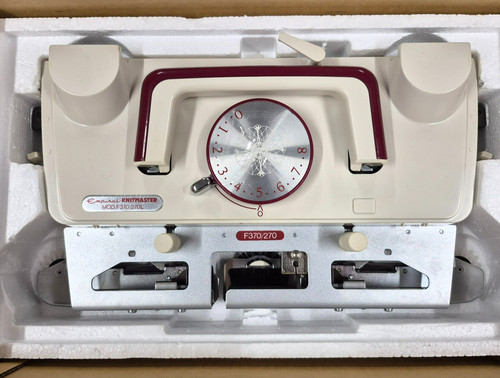 Knitmaster knitting machine - knitting,