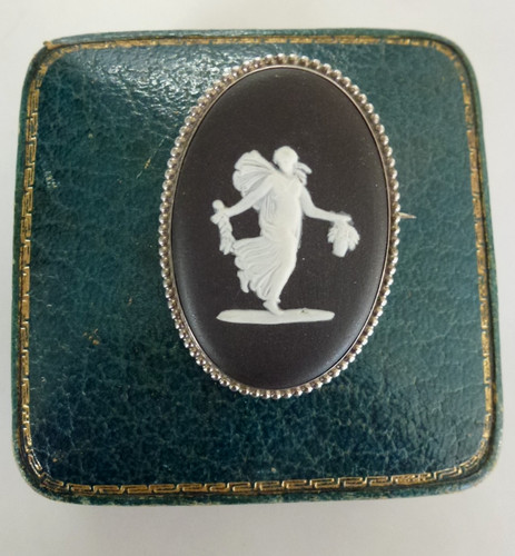 Wedgwood silver brooch lovely