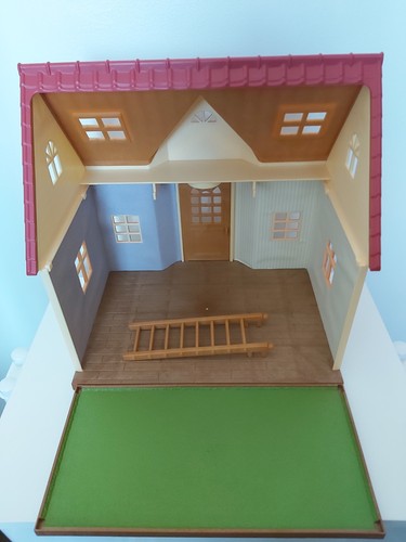 Sylvanian families red roof - red,