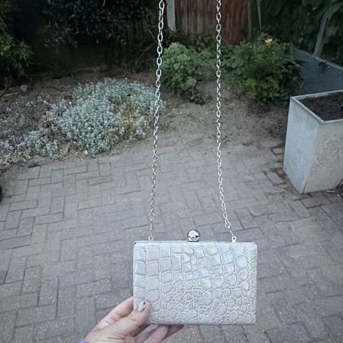 Snake skin like - like, country