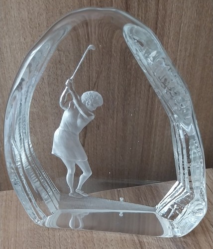 Lady golfer heavy lead - golfer,