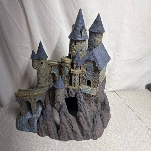 Wizard castle aquarium - castle,