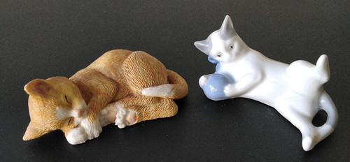 Two small cat figurines - small,