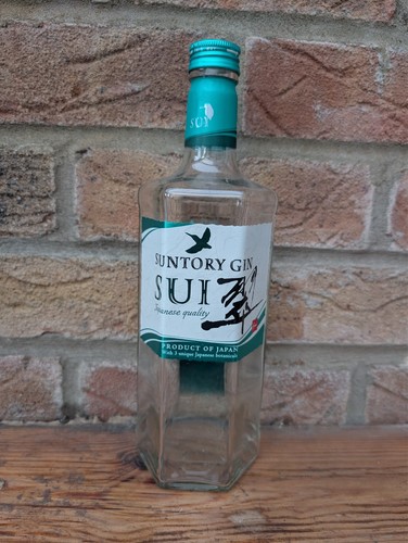 Suntory gin sui bottle - suntory,
