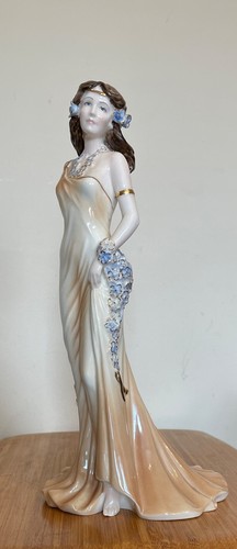 Coalport figurine spirits of - -,