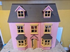 Fully furnished dolls house