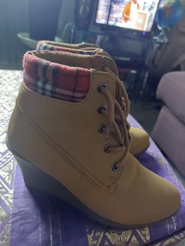 Henleys tan suede wedge boots - tan,