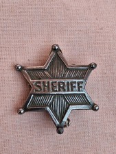 SHERIFF VINTAGE SMALL METAL PIN BADGE ITS IN GOOD USED VINTAGE CONDITION. 