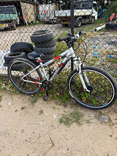Giant mountain bike 26in - mountain,