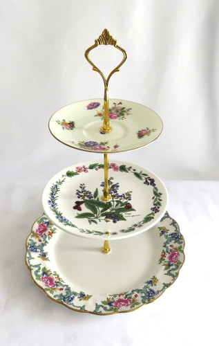 Vintage tier cake - 3-tier, stand