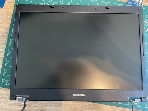 Toshiba satellite l30 lcd - toshiba,