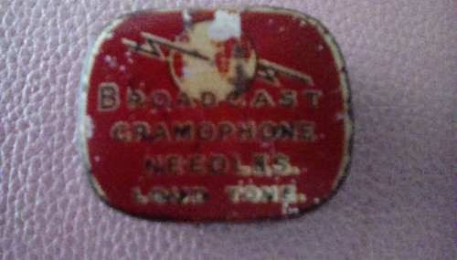 Tin broadcast gramaphone - of,
