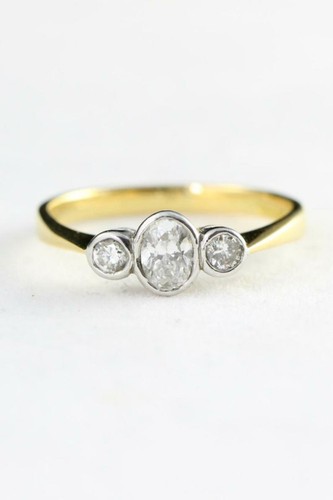 Round accent trilogy ring - round,