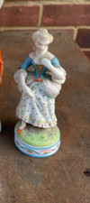 An Antique Porcelain Figure of a Lady_Fab